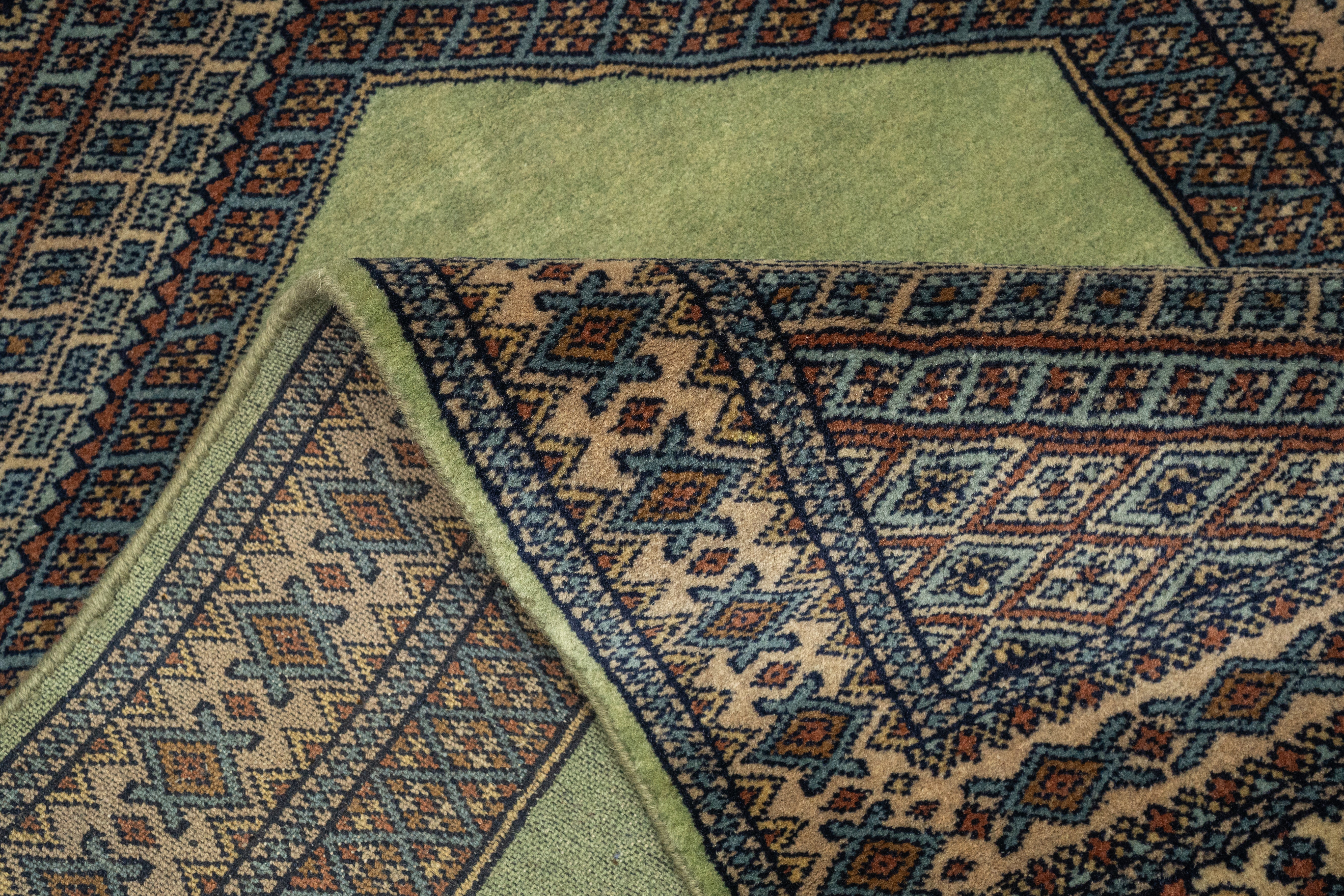 Handknotted Modern Carpet DIA- Single Weft, Green Mix Persian Design